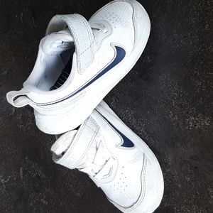 Nike toddler gym shoes